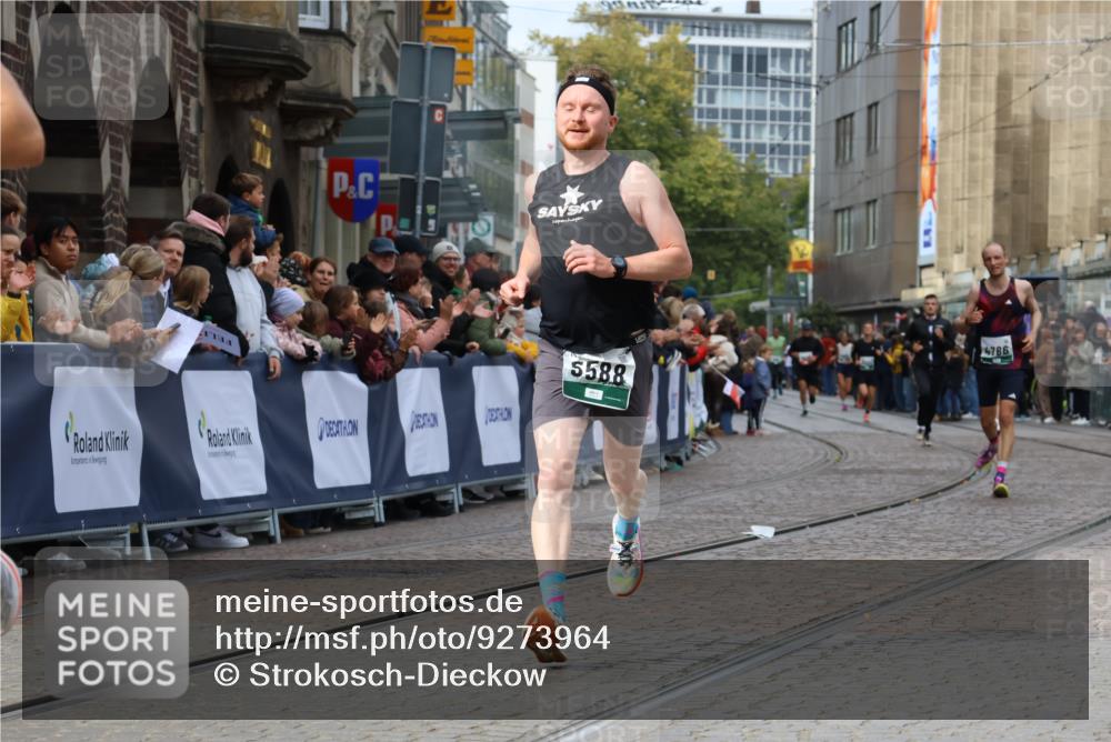 05.10.2025 - 20. swb-Marathon Bremen Strokosch-Dieckow http://msf.ph/oto/9273964 05.10.2025 13:03:32 Ziel 635, 2613, 4758, 4786, 5588 meine-sportfotos.de