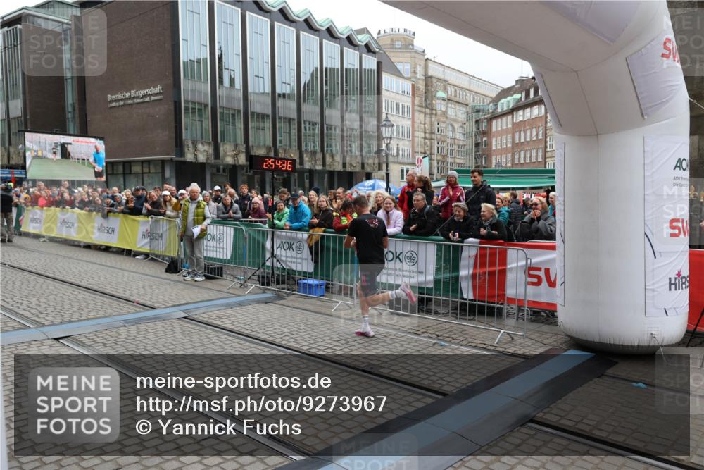 05.10.2025 - 20. swb-Marathon Bremen Yannick Fuchs http://msf.ph/oto/9273967 05.10.2025 12:25:25 Ziel 784 meine-sportfotos.de