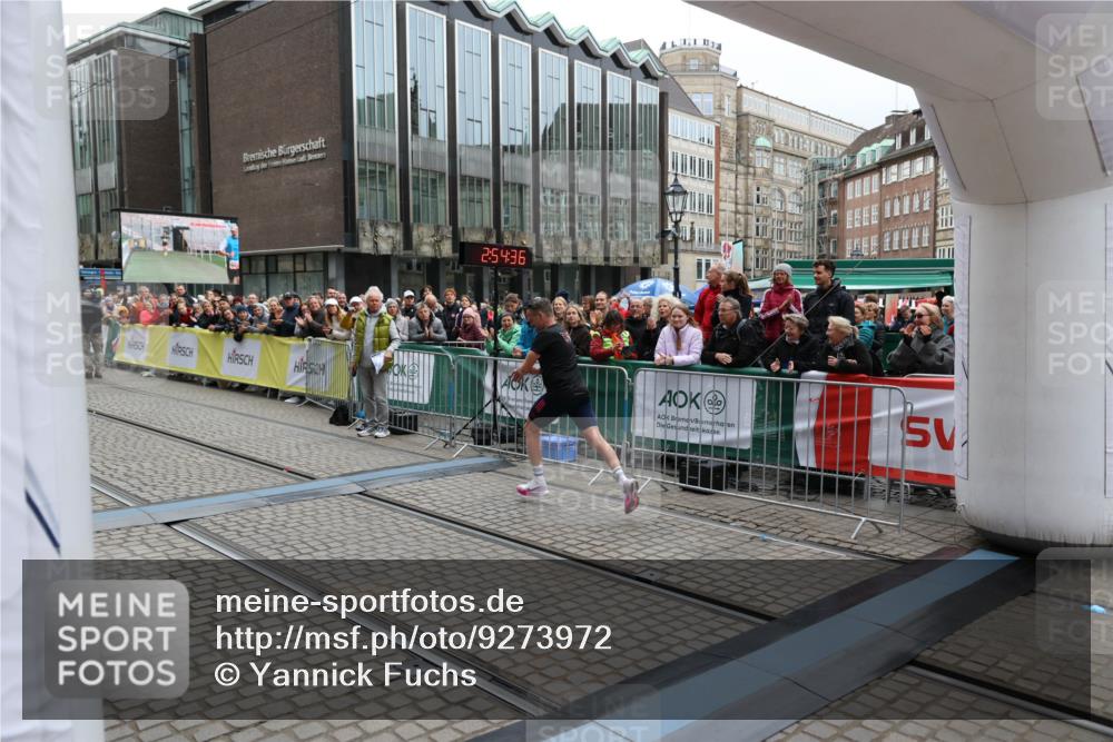 05.10.2025 - 20. swb-Marathon Bremen Yannick Fuchs http://msf.ph/oto/9273972 05.10.2025 12:25:26 Ziel 784 meine-sportfotos.de
