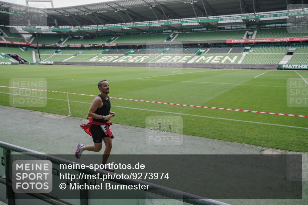05.10.2025 - 20. swb-Marathon Bremen Michael Burmester http://msf.ph/oto/9273974 05.10.2025 12:49:34 Laufen im Stadion 150, 187, 270, 424, 1195, 1257, 1535, 1609, 1654, 1727, 1876, 1904, 2044, 2119, 2356, 2594, 2988, 2990, 3124, 3544, 3738, 3885, 3960, 4006, 4385, 4438, 4870, 5894, 6431, 6619, 6805, 6877, 7647, 7987, 8216, 8401, 8536, 8630, 9114, 9118, 492, 1625, 3320, 5599, 6171, 6463, 6632, 7904, 8507, 8687, 8897 meine-sportfotos.de