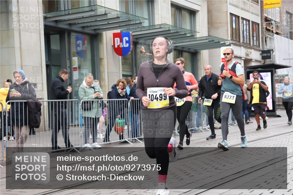 05.10.2025 - 20. swb-Marathon Bremen Strokosch-Dieckow http://msf.ph/oto/9273975 05.10.2025 11:11:52 Ziel 9373, 9374, 9526, 9675, 9726, 9867, 9911, 10463, 10499, 10622, 10849, 10899, 11085, 11535, 9373, 9374, 9526, 9675, 9726, 9867, 9911, 10463, 10499, 10622, 10849, 10899, 11085, 11535 meine-sportfotos.de