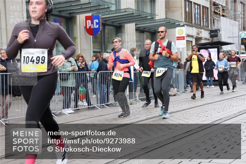 05.10.2025 - 20. swb-Marathon Bremen Strokosch-Dieckow http://msf.ph/oto/9273988 05.10.2025 11:11:52 Ziel 9373, 9374, 9526, 9675, 9726, 9867, 9911, 10463, 10499, 10622, 10849, 10899, 11085, 11535, 9373, 9374, 9526, 9675, 9726, 9867, 9911, 10463, 10499, 10622, 10849, 10899, 11085, 11535 meine-sportfotos.de