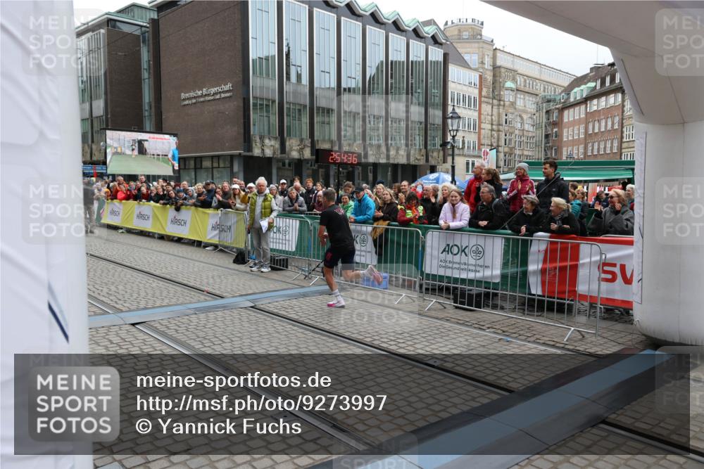 05.10.2025 - 20. swb-Marathon Bremen Yannick Fuchs http://msf.ph/oto/9273997 05.10.2025 12:25:26 Ziel 784 meine-sportfotos.de