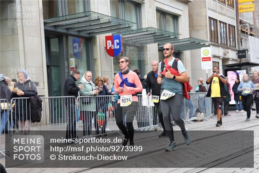 05.10.2025 - 20. swb-Marathon Bremen Strokosch-Dieckow http://msf.ph/oto/9273999 05.10.2025 11:11:53 Ziel 9373, 9374, 9526, 9675, 9726, 9867, 9911, 10463, 10499, 10622, 10849, 10899, 11085, 11535, 9373, 9374, 9526, 9675, 9726, 9867, 9911, 10463, 10499, 10622, 10849, 10899, 11085, 11535 meine-sportfotos.de