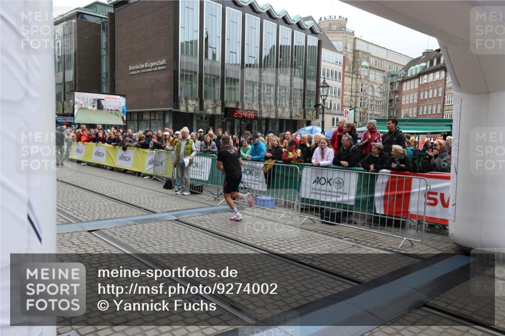 05.10.2025 - 20. swb-Marathon Bremen Yannick Fuchs http://msf.ph/oto/9274002 05.10.2025 12:25:26 Ziel 784 meine-sportfotos.de