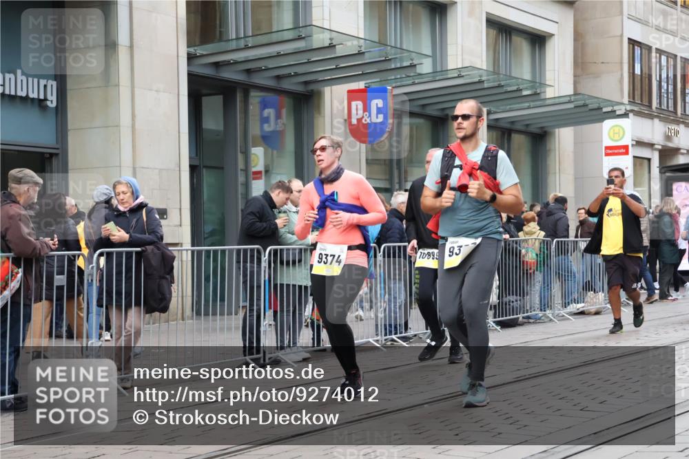 05.10.2025 - 20. swb-Marathon Bremen Strokosch-Dieckow http://msf.ph/oto/9274012 05.10.2025 11:11:53 Ziel 9373, 9374, 9526, 9675, 9726, 9867, 9911, 10463, 10499, 10622, 10849, 10899, 11085, 11535, 9373, 9374, 9526, 9675, 9726, 9867, 9911, 10463, 10499, 10622, 10849, 10899, 11085, 11535 meine-sportfotos.de