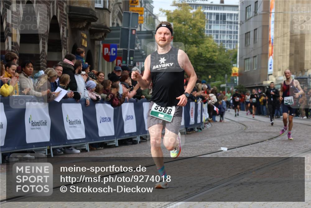 05.10.2025 - 20. swb-Marathon Bremen Strokosch-Dieckow http://msf.ph/oto/9274018 05.10.2025 13:03:32 Ziel 635, 2613, 4758, 4786, 5588 meine-sportfotos.de