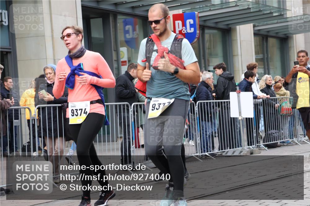 05.10.2025 - 20. swb-Marathon Bremen Strokosch-Dieckow http://msf.ph/oto/9274040 05.10.2025 11:11:54 Ziel 9373, 9374, 9526, 9675, 9726, 9867, 9911, 10463, 10499, 10622, 10849, 10899, 11085, 11535, 9373, 9374, 9526, 9675, 9726, 9867, 9911, 10463, 10499, 10622, 10849, 10899, 11085, 11535 meine-sportfotos.de