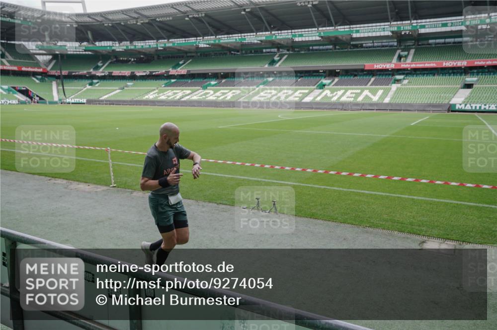 05.10.2025 - 20. swb-Marathon Bremen Michael Burmester http://msf.ph/oto/9274054 05.10.2025 12:49:46 Laufen im Stadion 150, 187, 217, 270, 287, 424, 511, 845, 939, 1257, 1388, 1535, 1609, 1727, 1876, 1904, 2044, 2356, 2594, 2988, 2990, 3124, 3353, 3544, 3738, 3885, 3960, 4006, 4385, 4438, 4870, 5118, 5894, 6214, 6431, 6619, 6805, 6877, 7647, 7987, 8216, 8401, 8536, 8873, 9118, 1195, 1654, 2119, 5599, 6171, 6463, 7904, 8507, 8630, 9114 meine-sportfotos.de