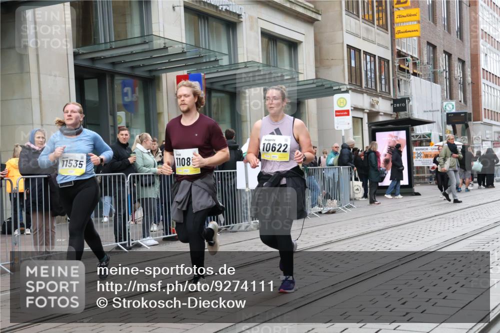 05.10.2025 - 20. swb-Marathon Bremen Strokosch-Dieckow http://msf.ph/oto/9274111 05.10.2025 11:11:58 Ziel 9373, 9374, 9526, 9675, 9911, 10282, 10463, 10622, 10899, 11085, 11535, 9373, 9374, 9526, 9675, 9911, 10282, 10463, 10622, 10899, 11085, 11535 meine-sportfotos.de