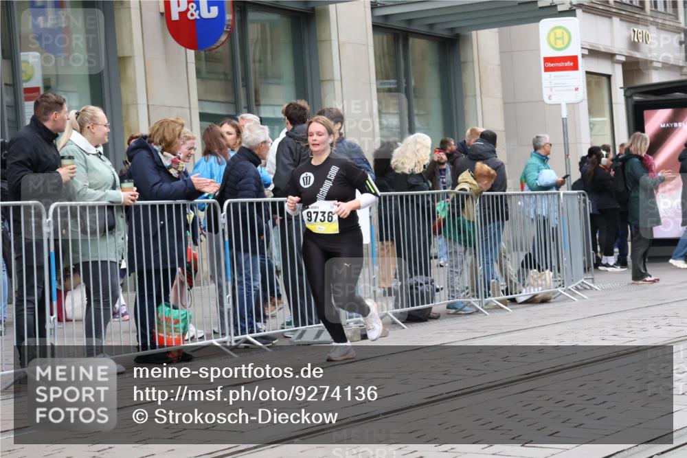 05.10.2025 - 20. swb-Marathon Bremen Strokosch-Dieckow http://msf.ph/oto/9274136 05.10.2025 11:12:03 Ziel 9373, 9374, 9736, 9911, 10282, 10622, 10899, 11085, 11535, 9373, 9374, 9736, 9911, 10282, 10622, 10899, 11085, 11535 meine-sportfotos.de