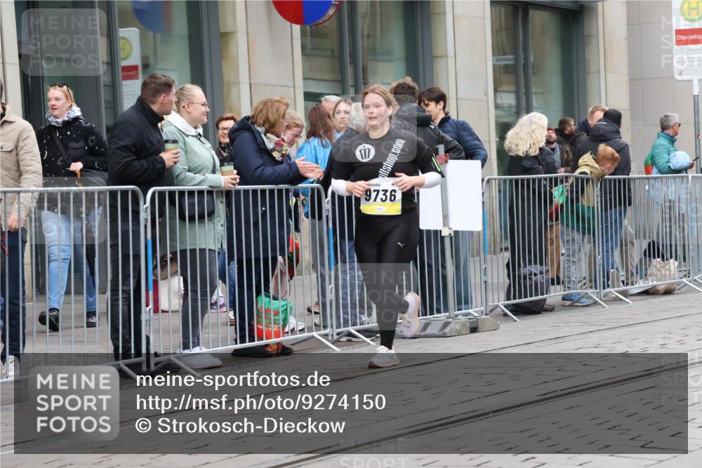 05.10.2025 - 20. swb-Marathon Bremen Strokosch-Dieckow http://msf.ph/oto/9274150 05.10.2025 11:12:04 Ziel 9373, 9374, 9736, 9911, 10282, 10622, 10899, 11085, 11535, 9373, 9374, 9736, 9911, 10282, 10622, 10899, 11085, 11535 meine-sportfotos.de