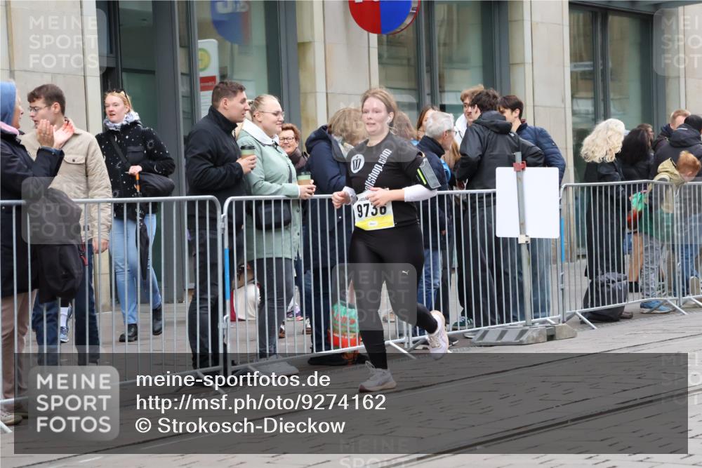 05.10.2025 - 20. swb-Marathon Bremen Strokosch-Dieckow http://msf.ph/oto/9274162 05.10.2025 11:12:04 Ziel 9373, 9374, 9736, 9911, 10282, 10622, 10899, 11085, 11535, 9373, 9374, 9736, 9911, 10282, 10622, 10899, 11085, 11535 meine-sportfotos.de