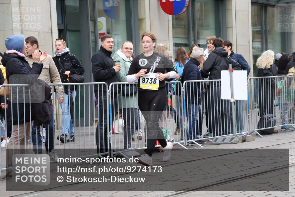 05.10.2025 - 20. swb-Marathon Bremen Strokosch-Dieckow http://msf.ph/oto/9274173 05.10.2025 11:12:04 Ziel 9373, 9374, 9736, 9911, 10282, 10622, 10899, 11085, 11535, 9373, 9374, 9736, 9911, 10282, 10622, 10899, 11085, 11535 meine-sportfotos.de