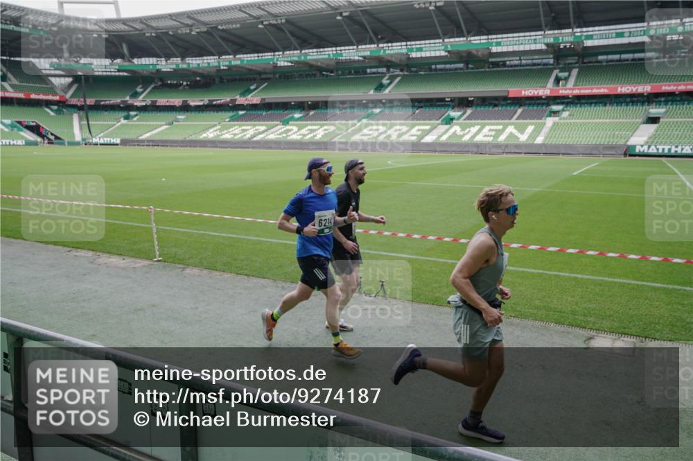 05.10.2025 - 20. swb-Marathon Bremen Michael Burmester http://msf.ph/oto/9274187 05.10.2025 12:49:54 Laufen im Stadion 150, 187, 217, 270, 287, 424, 511, 845, 939, 1257, 1388, 1535, 1609, 1707, 1727, 1876, 1904, 2044, 2356, 3124, 3259, 3353, 3544, 3738, 3885, 3960, 4006, 4318, 4367, 4438, 4870, 5118, 5894, 6214, 6216, 6281, 6431, 6619, 6805, 6877, 7647, 7987, 8216, 8401, 8536, 8873, 9118, 1195, 1654, 2119, 2594, 2988, 2990, 4385, 8630, 9114 meine-sportfotos.de