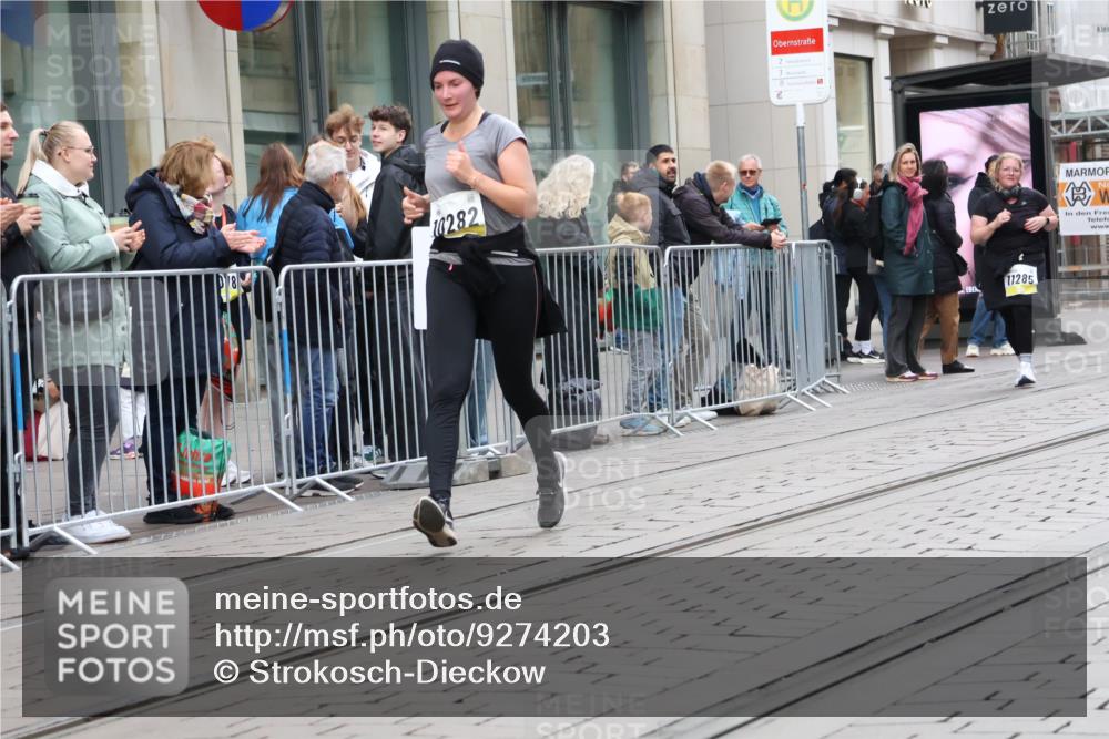 05.10.2025 - 20. swb-Marathon Bremen Strokosch-Dieckow http://msf.ph/oto/9274203 05.10.2025 11:12:09 Ziel 9373, 9374, 9736, 10190, 10282, 10622, 10899, 11085, 11285, 11535, 9373, 9374, 9736, 10190, 10282, 10622, 10899, 11085, 11285, 11535 meine-sportfotos.de