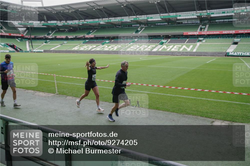 05.10.2025 - 20. swb-Marathon Bremen Michael Burmester http://msf.ph/oto/9274205 05.10.2025 12:49:58 Laufen im Stadion 150, 187, 217, 270, 287, 424, 511, 679, 845, 906, 939, 1257, 1388, 1535, 1609, 1707, 1727, 1876, 1904, 2044, 2356, 2721, 3259, 3353, 3544, 3738, 3885, 3960, 4006, 4318, 4367, 4438, 4870, 4938, 5118, 5389, 5873, 5894, 6214, 6216, 6281, 6431, 6619, 6805, 6877, 7647, 7826, 7963, 7987, 8216, 8401, 8536, 8873, 8907, 9118, 1654, 2119, 2594, 2988, 2990, 3124, 4385, 8630, 9114 meine-sportfotos.de