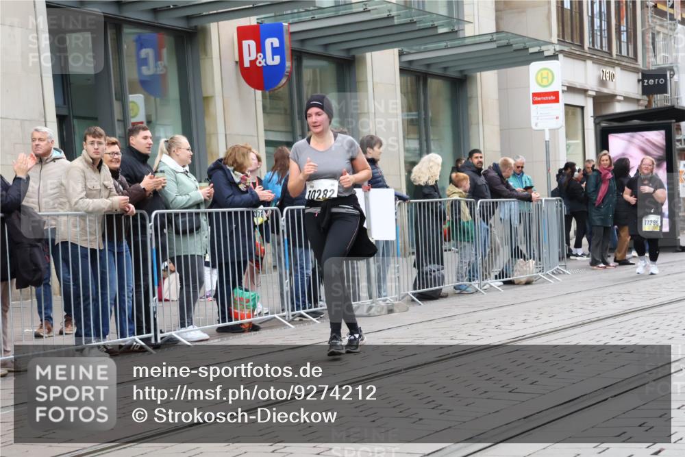 05.10.2025 - 20. swb-Marathon Bremen Strokosch-Dieckow http://msf.ph/oto/9274212 05.10.2025 11:12:09 Ziel 9373, 9374, 9736, 10190, 10282, 10622, 10899, 11085, 11285, 11535, 9373, 9374, 9736, 10190, 10282, 10622, 10899, 11085, 11285, 11535 meine-sportfotos.de