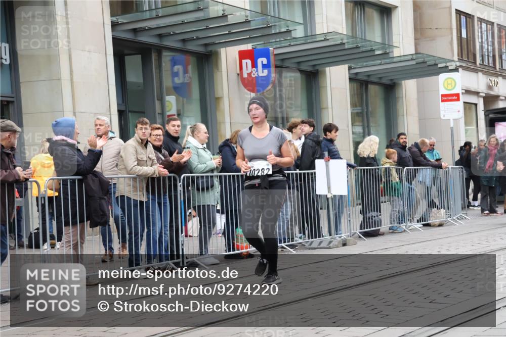 05.10.2025 - 20. swb-Marathon Bremen Strokosch-Dieckow http://msf.ph/oto/9274220 05.10.2025 11:12:10 Ziel 9373, 9374, 9736, 10190, 10282, 10622, 10899, 11085, 11285, 11535, 9373, 9374, 9736, 10190, 10282, 10622, 10899, 11085, 11285, 11535 meine-sportfotos.de
