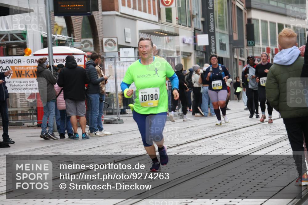 05.10.2025 - 20. swb-Marathon Bremen Strokosch-Dieckow http://msf.ph/oto/9274263 05.10.2025 11:12:23 Ziel 9203, 9736, 10186, 10190, 10282, 11252, 11285, 9203, 9736, 10186, 10190, 10282, 11252, 11285 meine-sportfotos.de