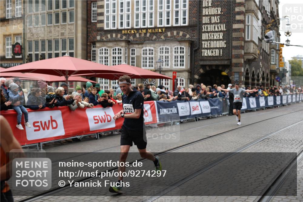 05.10.2025 - 20. swb-Marathon Bremen Yannick Fuchs http://msf.ph/oto/9274297 05.10.2025 12:28:57 Ziel 1113, 1948, 2053, 2159, 2292 meine-sportfotos.de