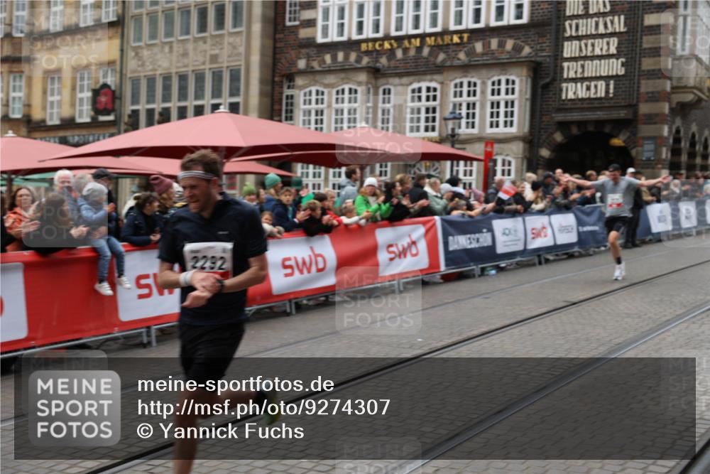 05.10.2025 - 20. swb-Marathon Bremen Yannick Fuchs http://msf.ph/oto/9274307 05.10.2025 12:28:58 Ziel 717, 1113, 1948, 2053, 2159, 2292 meine-sportfotos.de