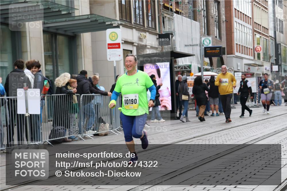 05.10.2025 - 20. swb-Marathon Bremen Strokosch-Dieckow http://msf.ph/oto/9274322 05.10.2025 11:12:26 Ziel 9203, 10186, 10190, 11252, 11285, 9203, 10186, 10190, 11252, 11285 meine-sportfotos.de