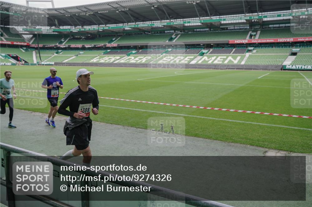 05.10.2025 - 20. swb-Marathon Bremen Michael Burmester http://msf.ph/oto/9274326 05.10.2025 12:50:05 Laufen im Stadion 150, 187, 217, 270, 287, 424, 511, 679, 736, 845, 906, 939, 1025, 1388, 1609, 1707, 1876, 1904, 2044, 2356, 2721, 3228, 3259, 3353, 3544, 3738, 3885, 3960, 4006, 4318, 4367, 4438, 4870, 4938, 5118, 5389, 5564, 5873, 5894, 6214, 6216, 6281, 6431, 6717, 6805, 7647, 7826, 7963, 7987, 8401, 8536, 8873, 8907, 9118, 1257, 1535, 1654, 1727, 2044, 2594, 2988, 2990, 3124, 4385, 6619, 6877, 8216 meine-sportfotos.de