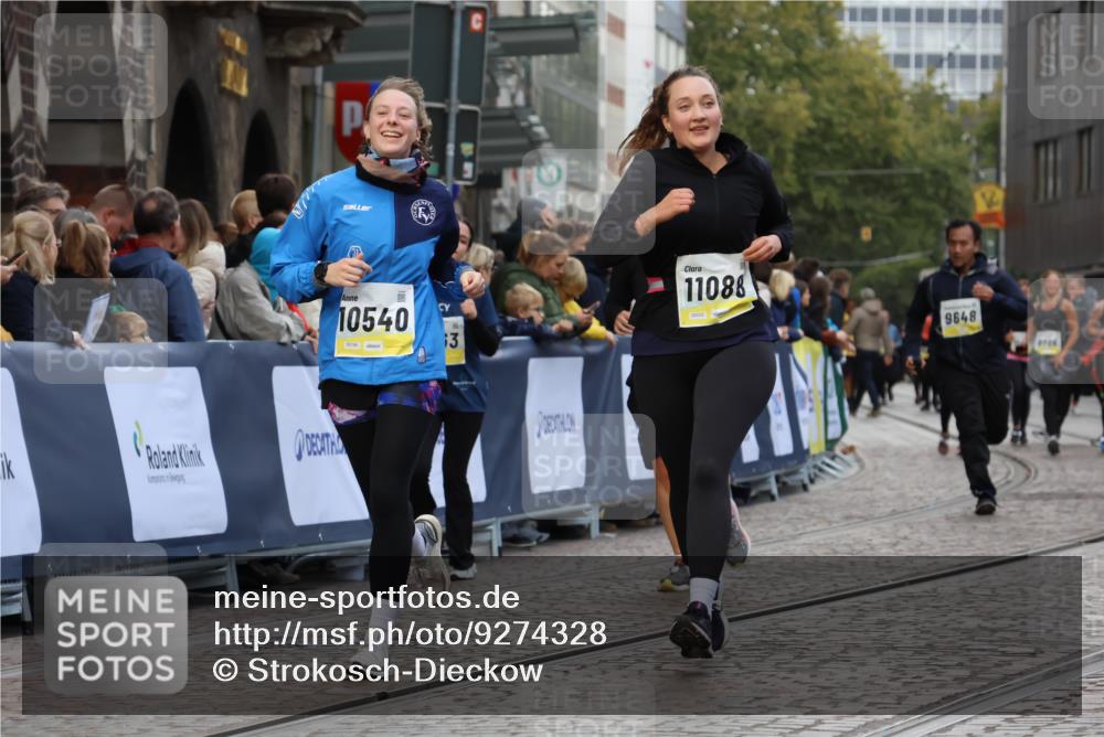 05.10.2025 - 20. swb-Marathon Bremen Strokosch-Dieckow http://msf.ph/oto/9274328 05.10.2025 11:11:45 Ziel 9648, 9680, 9784, 9999, 10235, 10236, 10540, 11088, 11172 meine-sportfotos.de