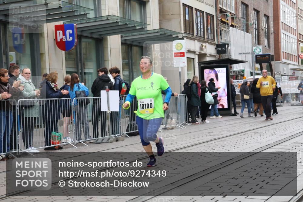 05.10.2025 - 20. swb-Marathon Bremen Strokosch-Dieckow http://msf.ph/oto/9274349 05.10.2025 11:12:26 Ziel 9203, 10186, 10190, 11252, 11285, 9203, 10186, 10190, 11252, 11285 meine-sportfotos.de