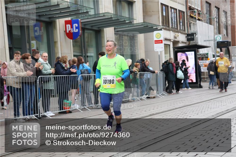 05.10.2025 - 20. swb-Marathon Bremen Strokosch-Dieckow http://msf.ph/oto/9274360 05.10.2025 11:12:27 Ziel 9203, 10186, 10190, 11118, 11252, 11285, 9203, 10186, 10190, 11118, 11252, 11285 meine-sportfotos.de