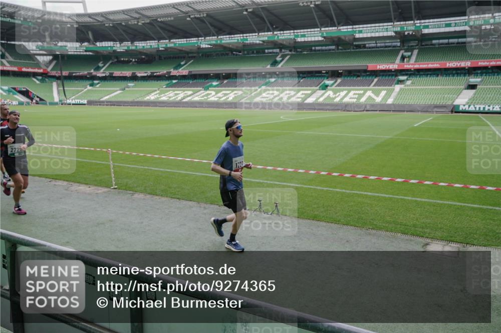 05.10.2025 - 20. swb-Marathon Bremen Michael Burmester http://msf.ph/oto/9274365 05.10.2025 12:50:08 Laufen im Stadion 150, 187, 217, 270, 287, 424, 511, 679, 736, 845, 906, 939, 1025, 1359, 1388, 1707, 1876, 1904, 2356, 2721, 3228, 3259, 3353, 3738, 3885, 3960, 4006, 4318, 4367, 4438, 4870, 4938, 5118, 5389, 5564, 5873, 5894, 6214, 6216, 6281, 6717, 6805, 7647, 7826, 7963, 7987, 8401, 8536, 8873, 8907, 9118, 1257, 1535, 1609, 1727, 2044, 2594, 2988, 2990, 3124, 3544, 6431, 6619, 6877, 8216 meine-sportfotos.de