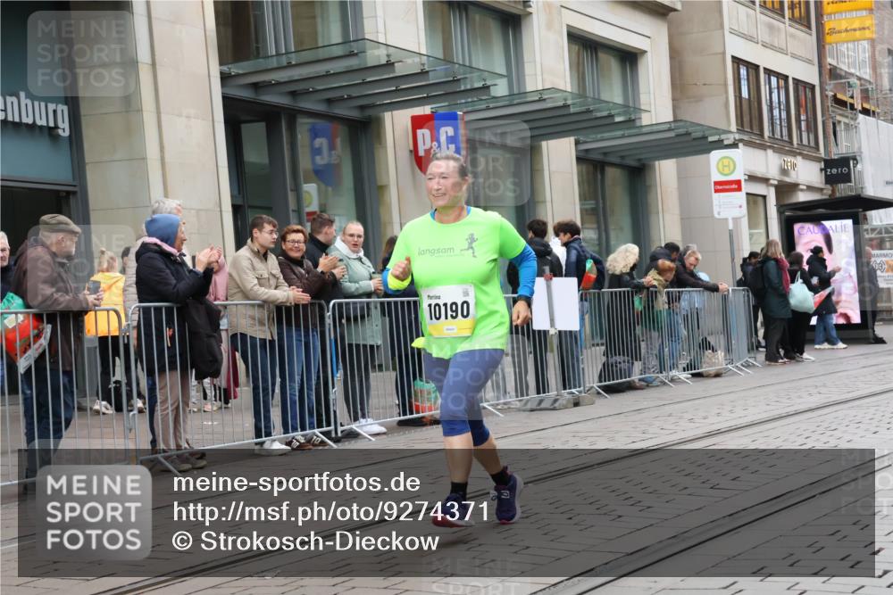 05.10.2025 - 20. swb-Marathon Bremen Strokosch-Dieckow http://msf.ph/oto/9274371 05.10.2025 11:12:27 Ziel 9203, 10186, 10190, 11118, 11252, 11285, 9203, 10186, 10190, 11118, 11252, 11285 meine-sportfotos.de