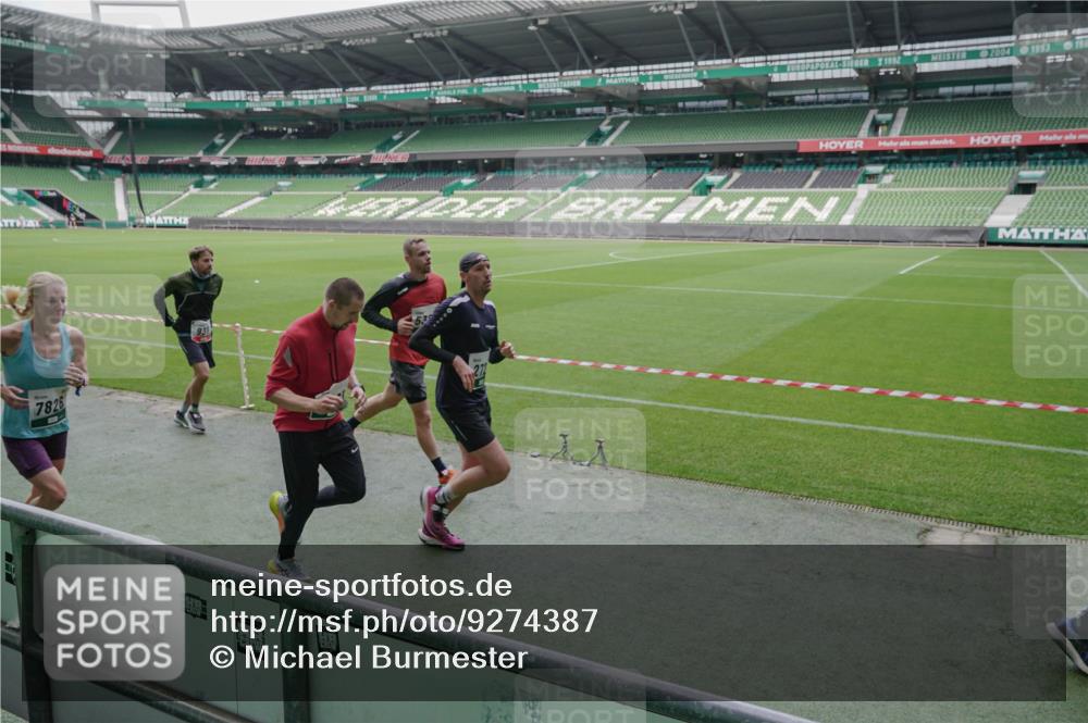 05.10.2025 - 20. swb-Marathon Bremen Michael Burmester http://msf.ph/oto/9274387 05.10.2025 12:50:09 Laufen im Stadion 150, 187, 217, 270, 287, 424, 511, 679, 736, 845, 906, 939, 1025, 1359, 1388, 1707, 1876, 1904, 2356, 2721, 3228, 3259, 3353, 3738, 3885, 3960, 4006, 4318, 4367, 4438, 4870, 4938, 5118, 5184, 5389, 5564, 5873, 5894, 6214, 6216, 6281, 6717, 6805, 7647, 7826, 7963, 7987, 8401, 8536, 8873, 8907, 9118, 1257, 1535, 1609, 1727, 2044, 2594, 2988, 3124, 3544, 3960, 6431, 6619, 6877, 8216 meine-sportfotos.de