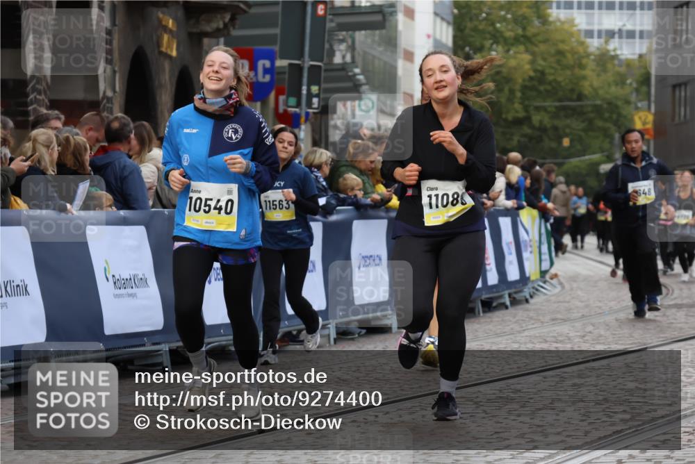 05.10.2025 - 20. swb-Marathon Bremen Strokosch-Dieckow http://msf.ph/oto/9274400 05.10.2025 11:11:46 Ziel 9648, 9680, 9784, 10235, 10236, 10540, 11088, 11563 meine-sportfotos.de