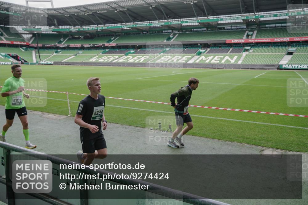 05.10.2025 - 20. swb-Marathon Bremen Michael Burmester http://msf.ph/oto/9274424 05.10.2025 12:50:11 Laufen im Stadion 150, 217, 270, 287, 424, 511, 679, 736, 845, 906, 939, 1025, 1359, 1388, 1707, 1876, 1904, 2381, 2721, 3228, 3259, 3353, 3738, 3885, 4006, 4318, 4367, 4438, 4870, 4938, 5118, 5184, 5389, 5418, 5564, 5873, 5894, 6214, 6216, 6281, 6717, 6805, 7647, 7826, 7963, 7987, 8401, 8536, 8873, 8907, 9118, 150, 187, 270, 1257, 1535, 1609, 1727, 1876, 2044, 2356, 3124, 3544, 3738, 3960, 6431, 6619, 6877, 8216 meine-sportfotos.de