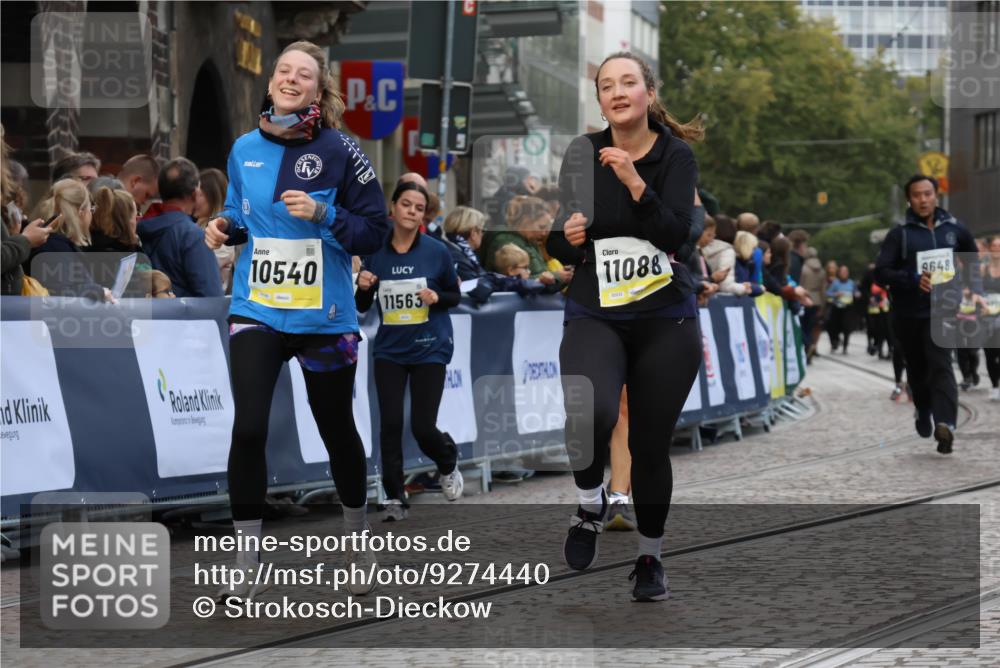 05.10.2025 - 20. swb-Marathon Bremen Strokosch-Dieckow http://msf.ph/oto/9274440 05.10.2025 11:11:46 Ziel 9648, 9680, 9784, 10235, 10236, 10540, 11088, 11563 meine-sportfotos.de