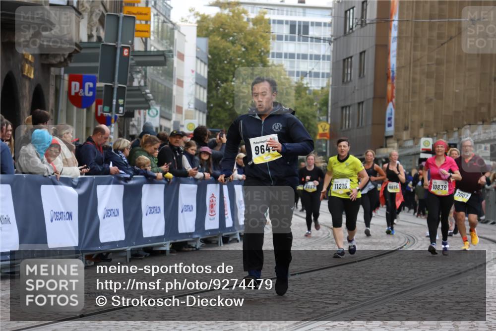 05.10.2025 - 20. swb-Marathon Bremen Strokosch-Dieckow http://msf.ph/oto/9274479 05.10.2025 11:11:49 Ziel 9648, 9680, 9784, 10540, 11088, 11563 meine-sportfotos.de