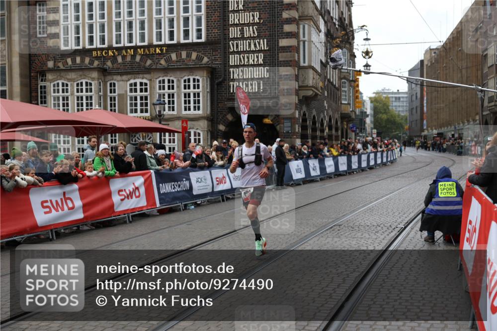 05.10.2025 - 20. swb-Marathon Bremen Yannick Fuchs http://msf.ph/oto/9274490 05.10.2025 12:29:01 Ziel 600, 717, 1113, 1948, 2159, 2292 meine-sportfotos.de