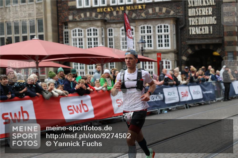 05.10.2025 - 20. swb-Marathon Bremen Yannick Fuchs http://msf.ph/oto/9274502 05.10.2025 12:29:02 Ziel 600, 717, 1113, 1948, 2159, 2292 meine-sportfotos.de