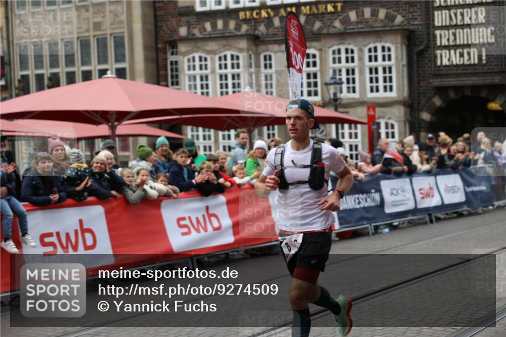 05.10.2025 - 20. swb-Marathon Bremen Yannick Fuchs http://msf.ph/oto/9274509 05.10.2025 12:29:02 Ziel 600, 717, 1113, 1948, 2159, 2292 meine-sportfotos.de