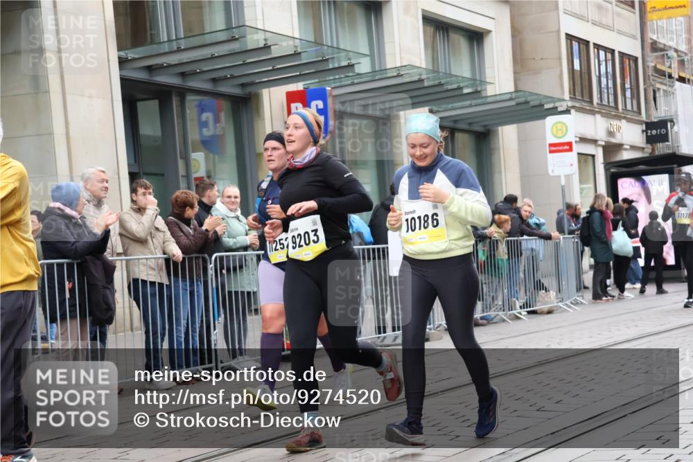 05.10.2025 - 20. swb-Marathon Bremen Strokosch-Dieckow http://msf.ph/oto/9274520 05.10.2025 11:12:35 Ziel 9203, 10041, 10186, 11118, 11170, 11252, 11494, 9203, 10041, 10186, 11118, 11170, 11252, 11494 meine-sportfotos.de