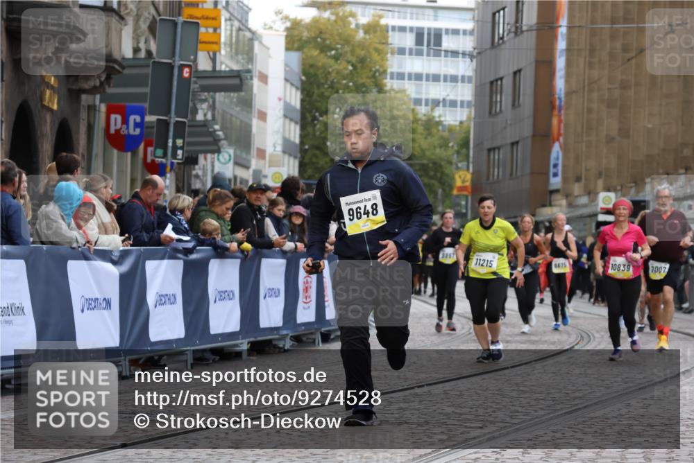 05.10.2025 - 20. swb-Marathon Bremen Strokosch-Dieckow http://msf.ph/oto/9274528 05.10.2025 11:11:49 Ziel 9648, 9680, 9784, 10540, 11088, 11563 meine-sportfotos.de