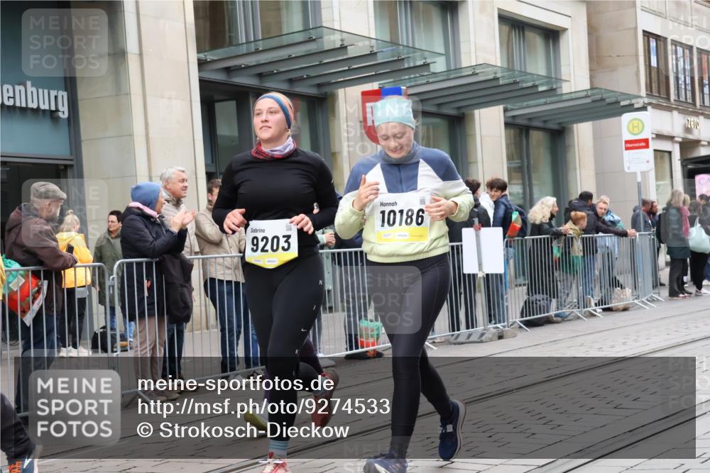 05.10.2025 - 20. swb-Marathon Bremen Strokosch-Dieckow http://msf.ph/oto/9274533 05.10.2025 11:12:36 Ziel 9203, 10041, 10186, 11118, 11170, 11252, 11494, 9203, 10041, 10186, 11118, 11170, 11252, 11494 meine-sportfotos.de