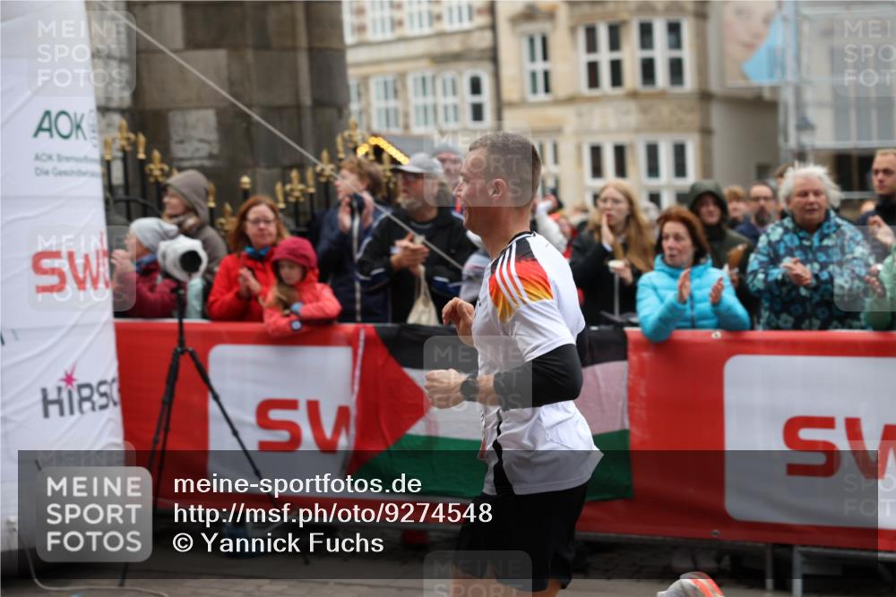 05.10.2025 - 20. swb-Marathon Bremen Yannick Fuchs http://msf.ph/oto/9274548 05.10.2025 12:30:53 Ziel 1437 meine-sportfotos.de