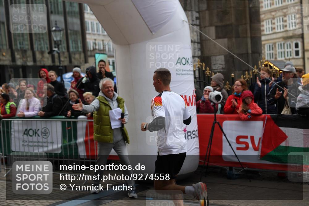 05.10.2025 - 20. swb-Marathon Bremen Yannick Fuchs http://msf.ph/oto/9274558 05.10.2025 12:30:53 Ziel 1437 meine-sportfotos.de