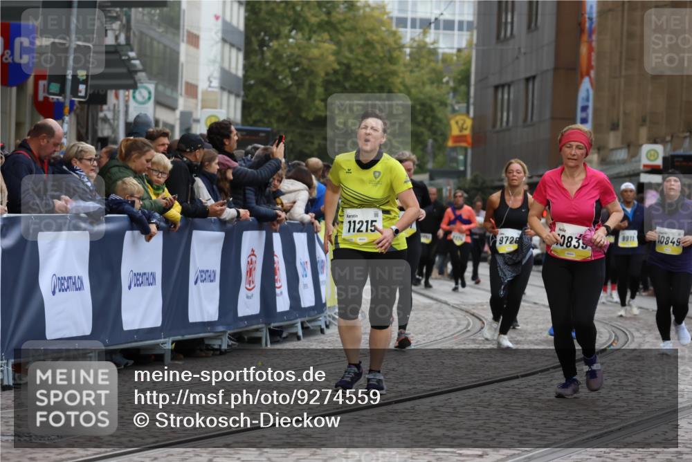 05.10.2025 - 20. swb-Marathon Bremen Strokosch-Dieckow http://msf.ph/oto/9274559 05.10.2025 11:11:52 Ziel 7007, 9420, 9648, 9784, 10540, 10815, 10839, 11088, 11215, 11563 meine-sportfotos.de