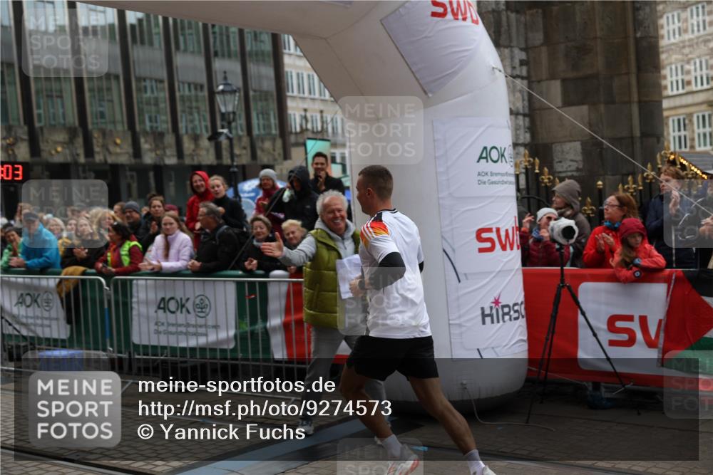 05.10.2025 - 20. swb-Marathon Bremen Yannick Fuchs http://msf.ph/oto/9274573 05.10.2025 12:30:53 Ziel 1437 meine-sportfotos.de