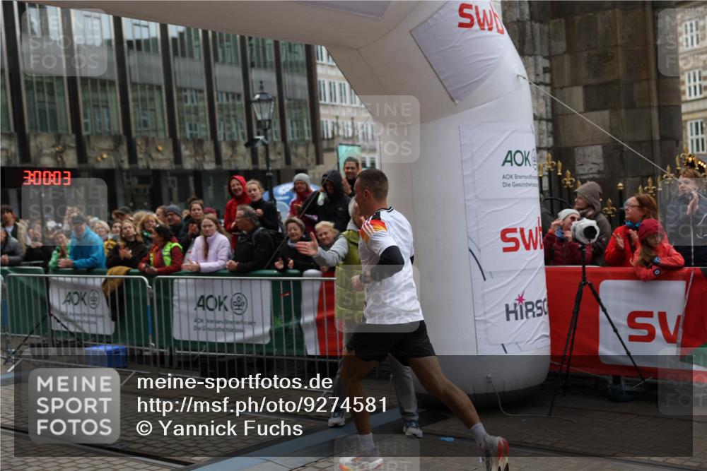 05.10.2025 - 20. swb-Marathon Bremen Yannick Fuchs http://msf.ph/oto/9274581 05.10.2025 12:30:53 Ziel 1437 meine-sportfotos.de