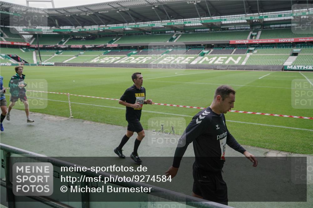 05.10.2025 - 20. swb-Marathon Bremen Michael Burmester http://msf.ph/oto/9274584 05.10.2025 12:50:25 Laufen im Stadion 122, 217, 287, 511, 679, 688, 736, 745, 845, 906, 939, 1025, 1033, 1044, 1166, 1359, 1388, 1707, 2381, 2721, 3228, 3259, 3291, 3353, 3885, 4006, 4318, 4366, 4367, 4870, 4938, 4962, 5118, 5184, 5389, 5418, 5564, 5873, 5894, 6214, 6216, 6281, 6681, 6717, 7493, 7826, 7963, 8401, 8536, 8873, 8907, 9118, 150, 187, 270, 424, 1609, 1876, 1904, 2044, 2356, 3544, 3738, 3960, 4438, 6431, 6805, 7647, 7987 meine-sportfotos.de